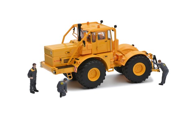 Kirovets K-700 A mit 3 Figuren, 1:32