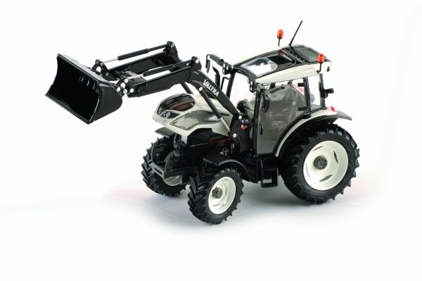 Valtra A104 mit Frontlader, 1:32